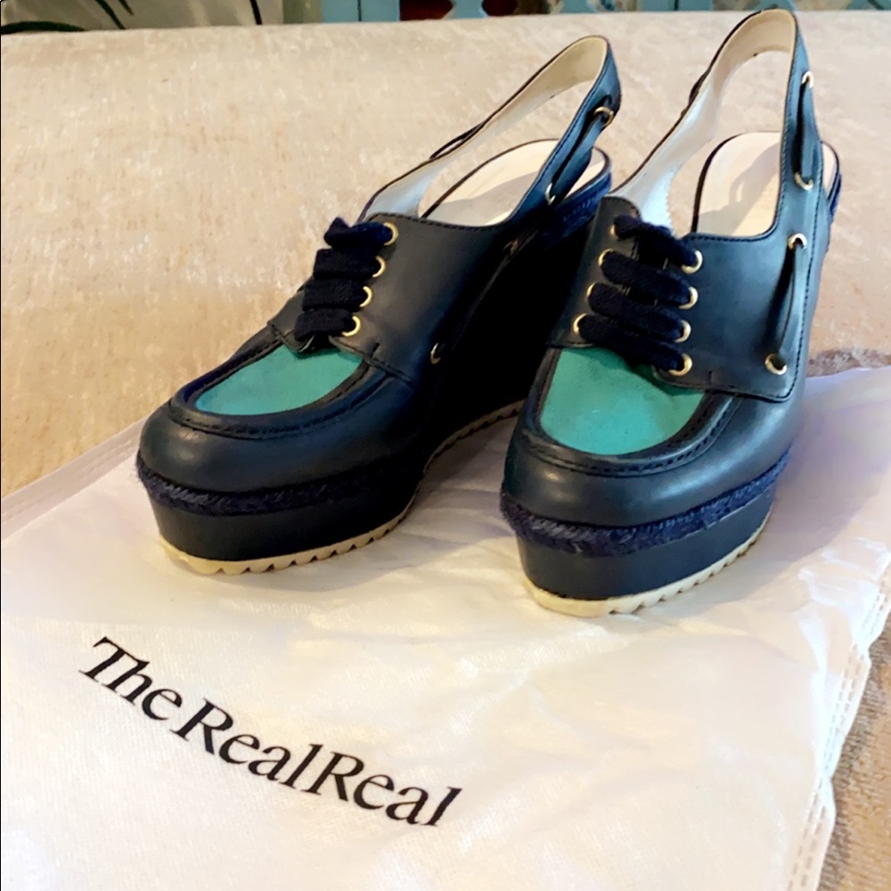 SOLD ‼️ Authenticated Hermès wedges